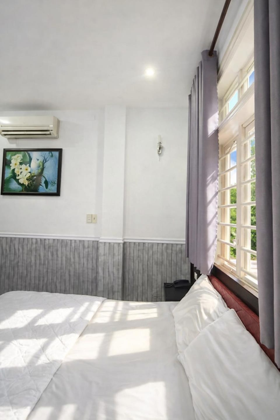 Photo of the whole room, Bedroom