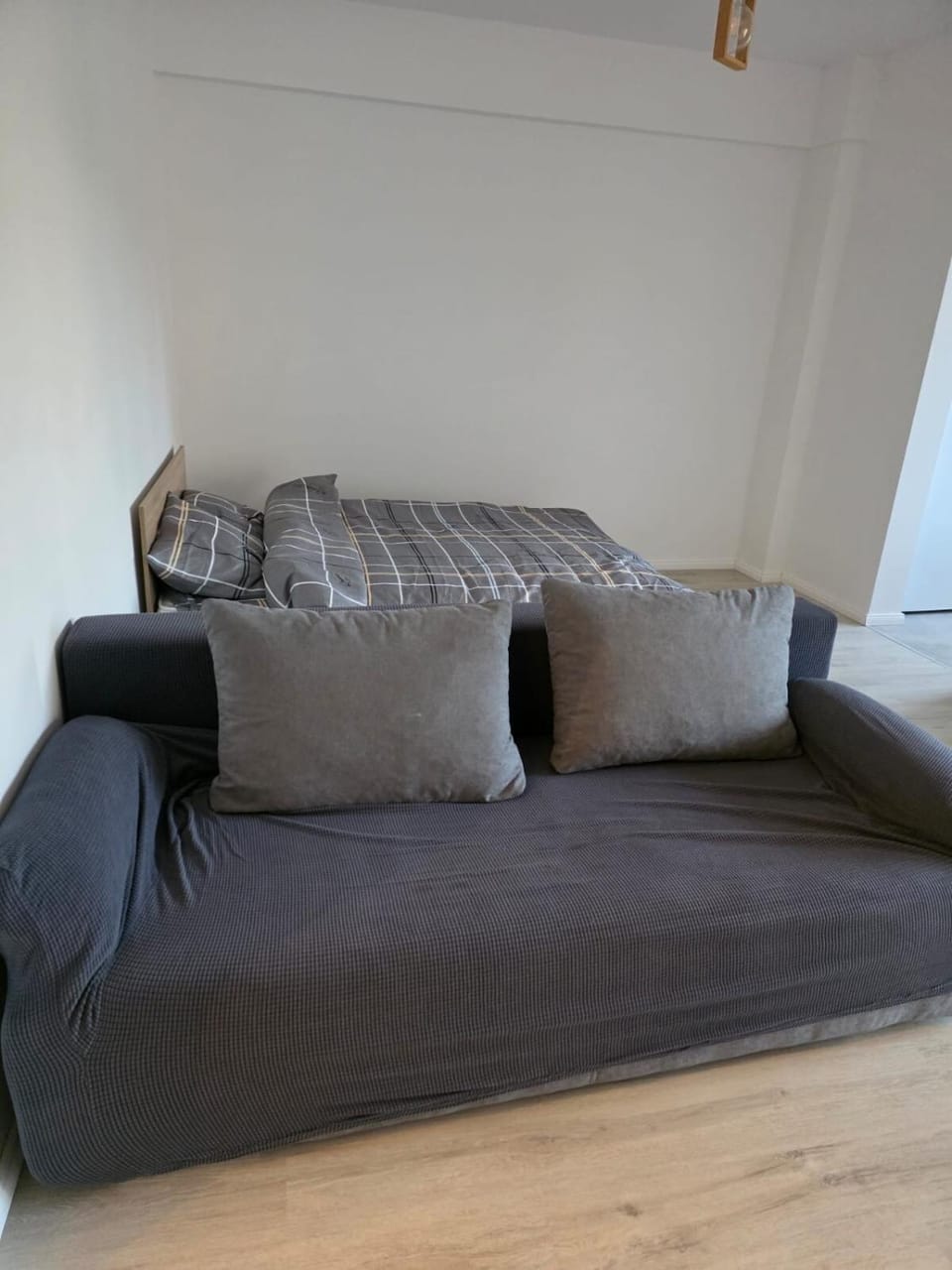 Photo of the whole room, Seating area