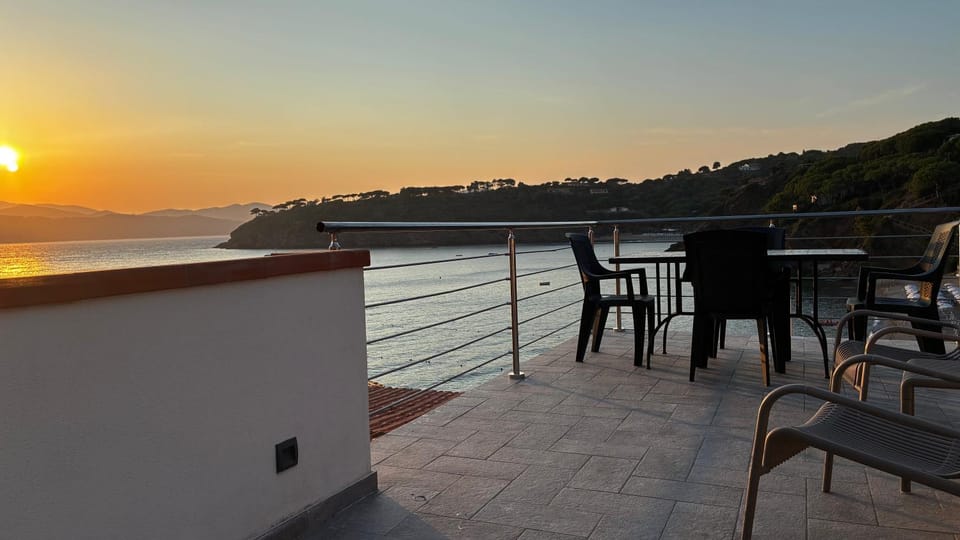 Patio, Day, Natural landscape, View (from property/room), Balcony/Terrace, Dining area, Mountain view, Sea view, Sunset