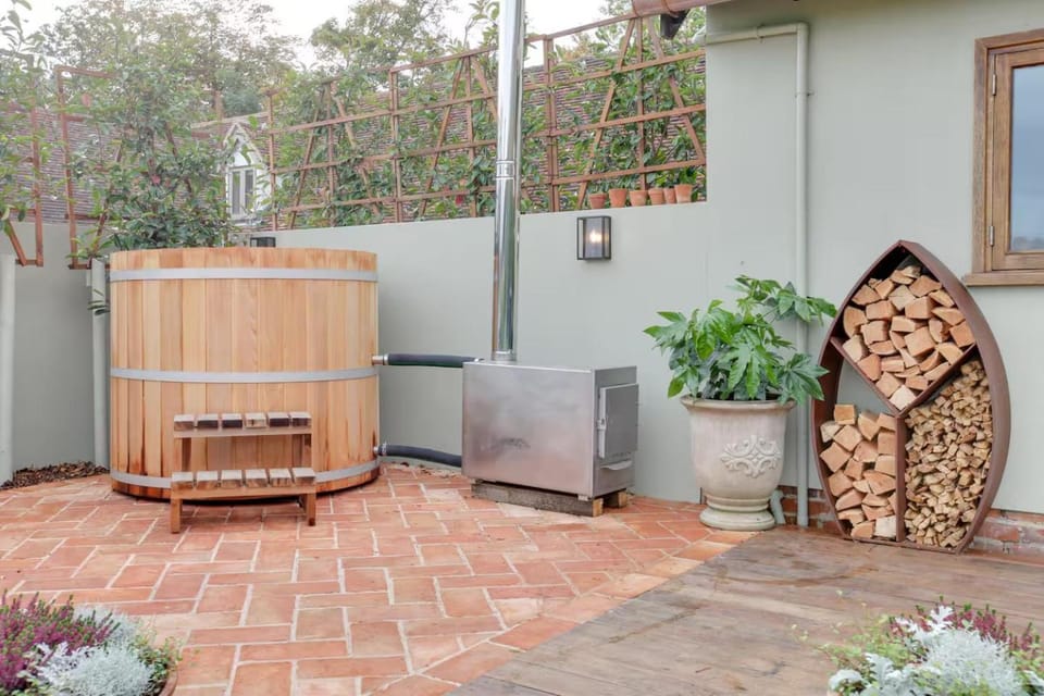 Patio, Garden, Hot Tub