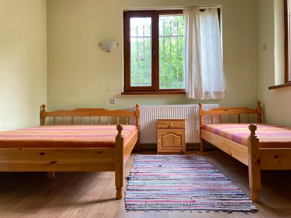 Диковата къща House in Bulgaria