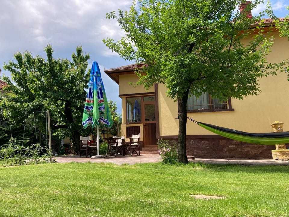 Диковата къща House in Bulgaria