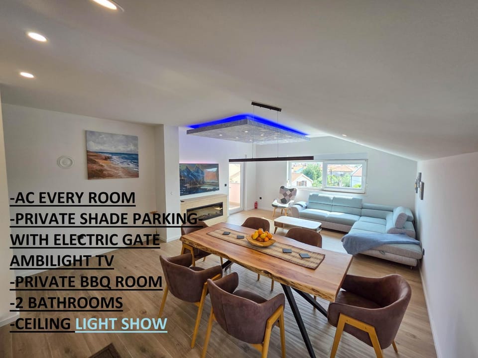 Bed, TV and multimedia, Living room, Photo of the whole room, Dining area