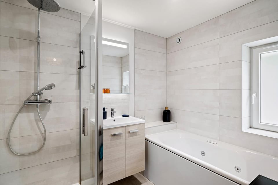 Shower, Bathroom, Bath, towels