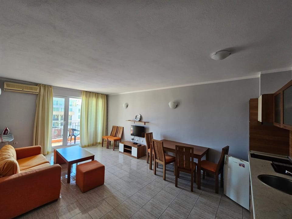 Тристаен просторен апартамент с две отделни спални Apartment hotel in Sunny Beach