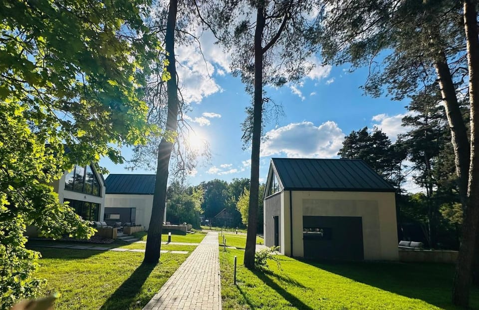 Property building, Spring, Day, Natural landscape, Garden, Garden view