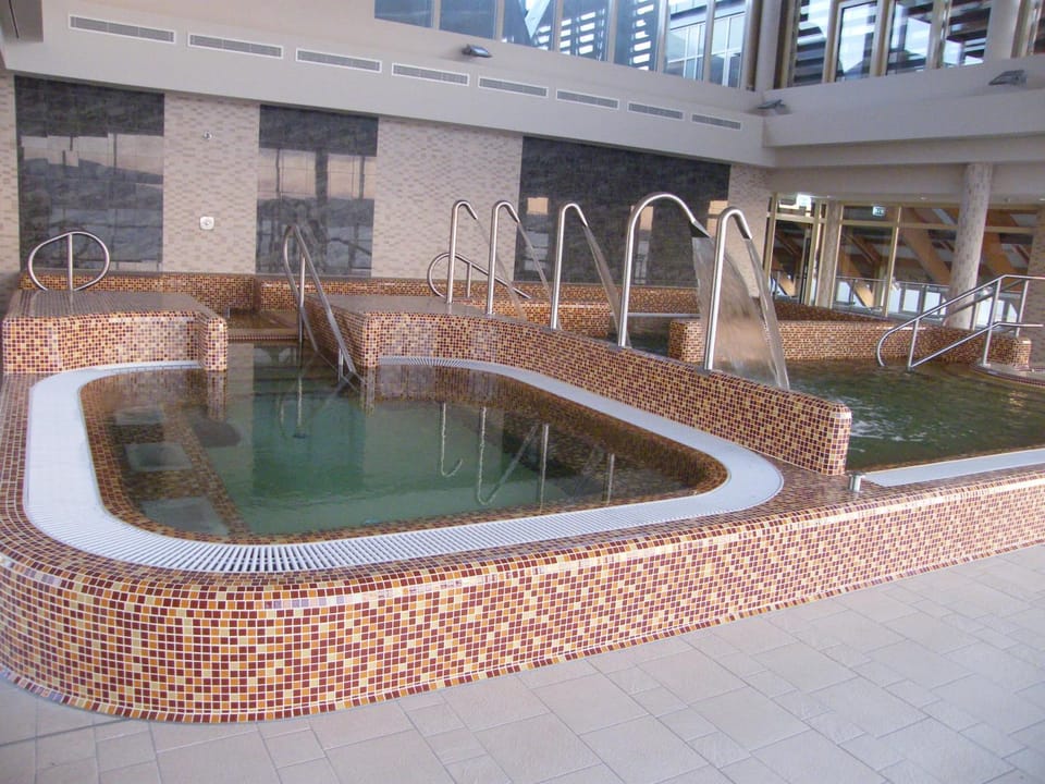 Hot Spring Bath, Spa and wellness centre/facilities
