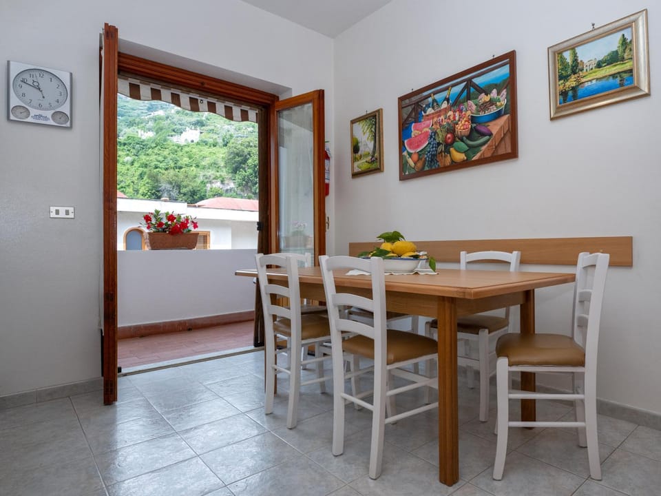 Decorative detail, Seating area, Dining area