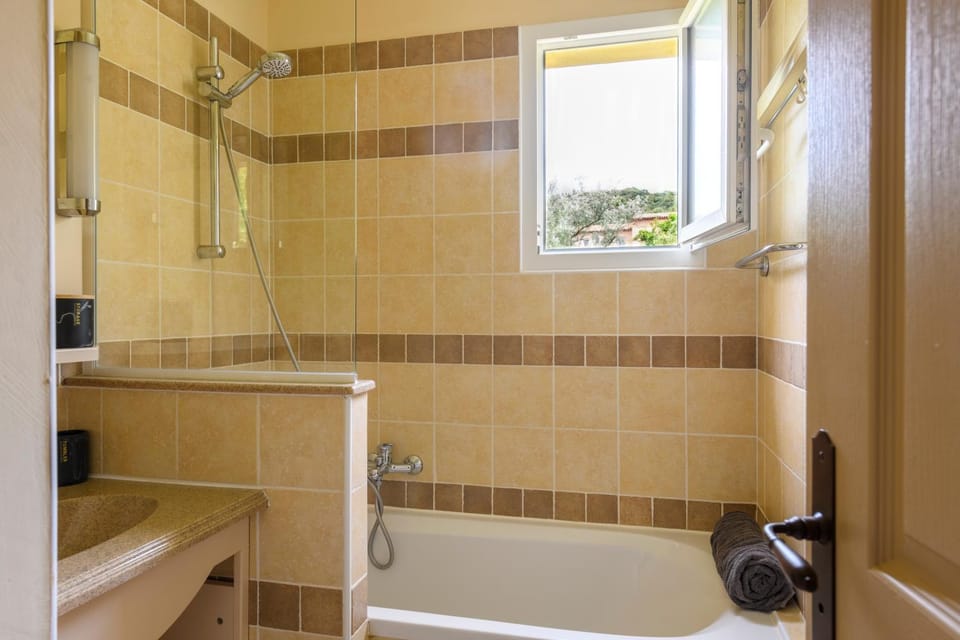 Bathroom, Bath