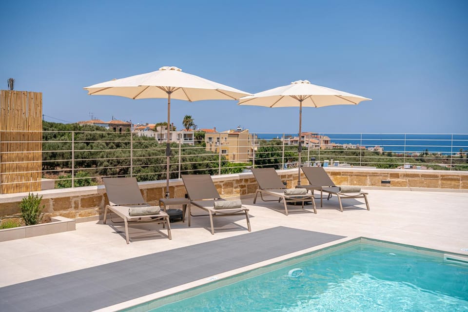 Swimming pool, sunbed