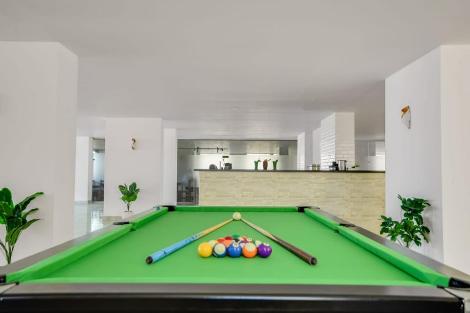 Billiard, Game Room