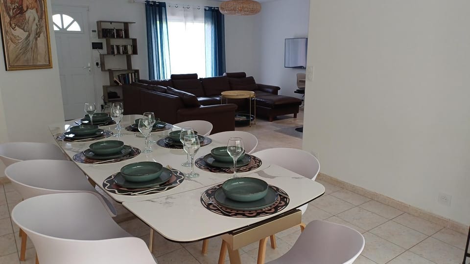 Living room, Dining area