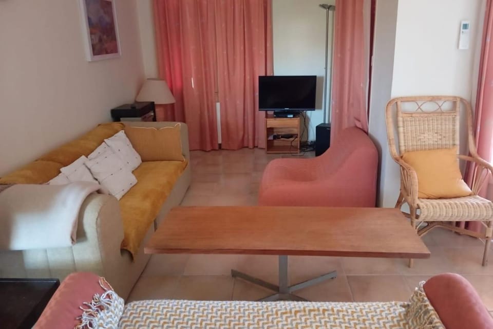 House with garden 10 min walk from the sea House in Saint-Raphael