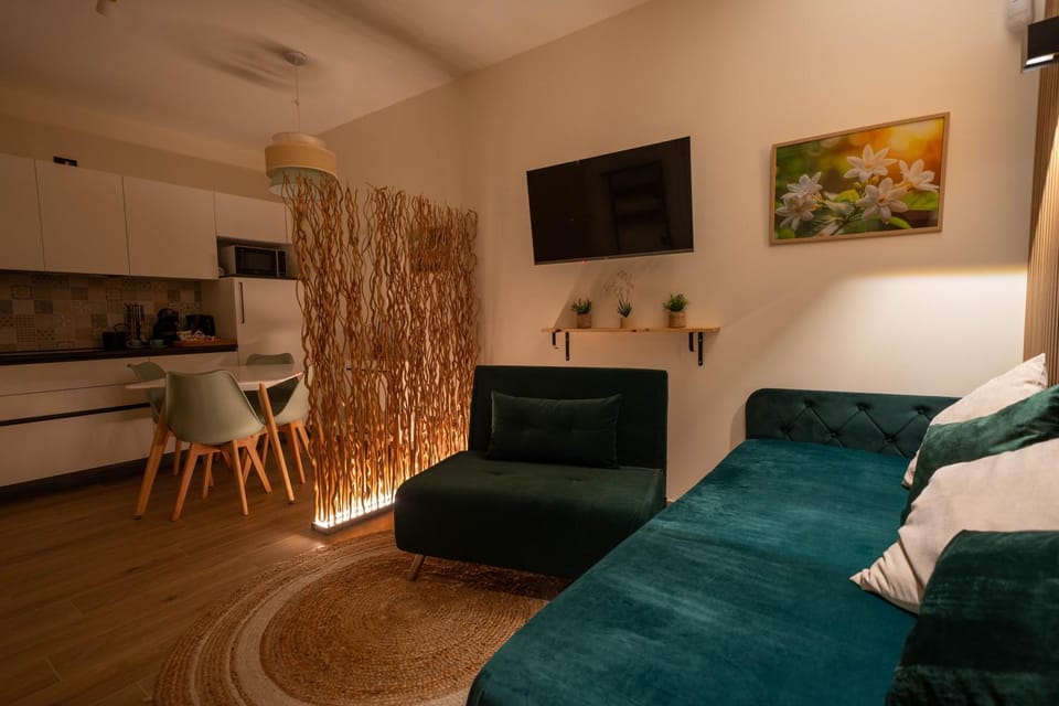 Communal lounge/ TV room, TV and multimedia, Living room, Seating area, Evening entertainment