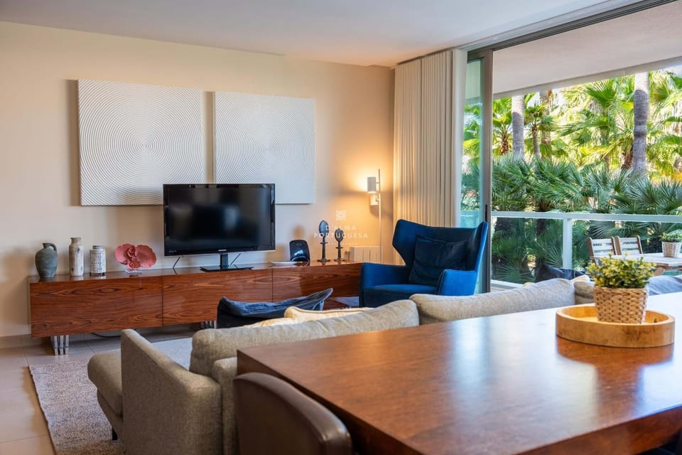Communal lounge/ TV room, Living room