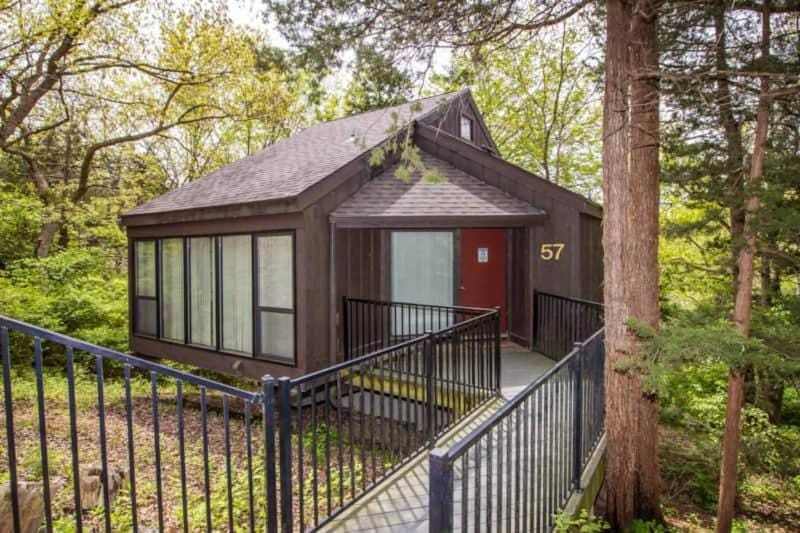 Treehouse Treetop Vllage57-3Bed3BAPools-8PP House in Lake of the Ozarks