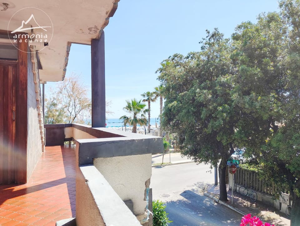 Property building, Balcony/Terrace, Sea view