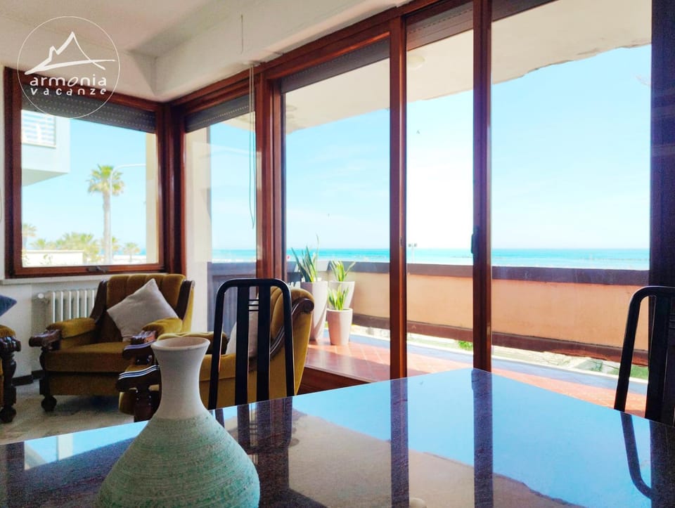 Living room, Sea view