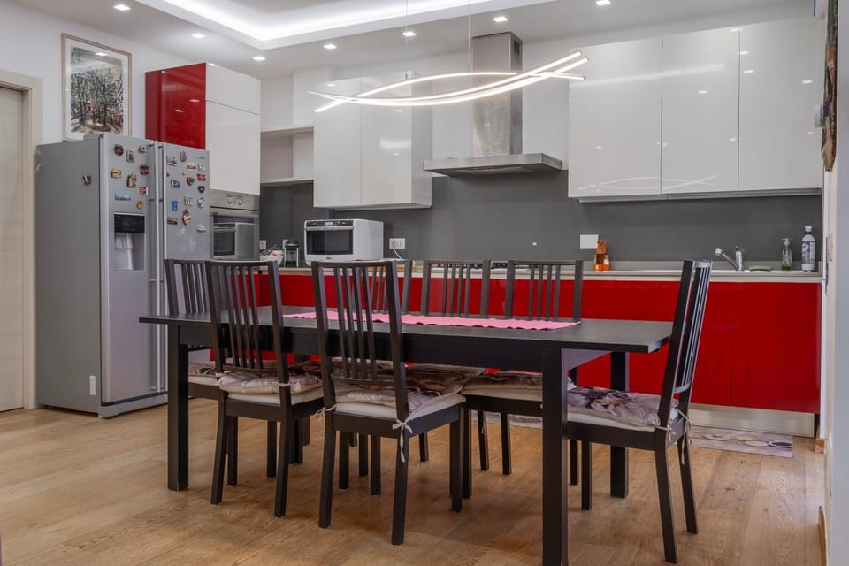 Property building, Kitchen or kitchenette, Living room