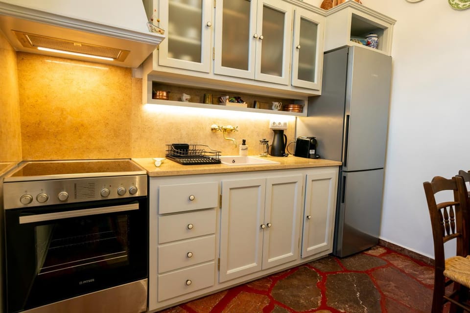 Kitchen or kitchenette, oven, stove