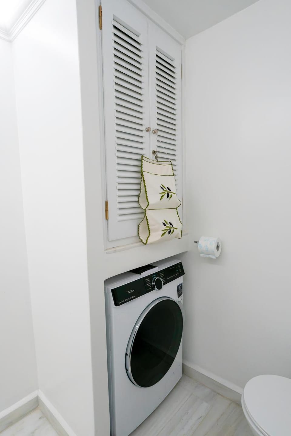 Bathroom, washing machine