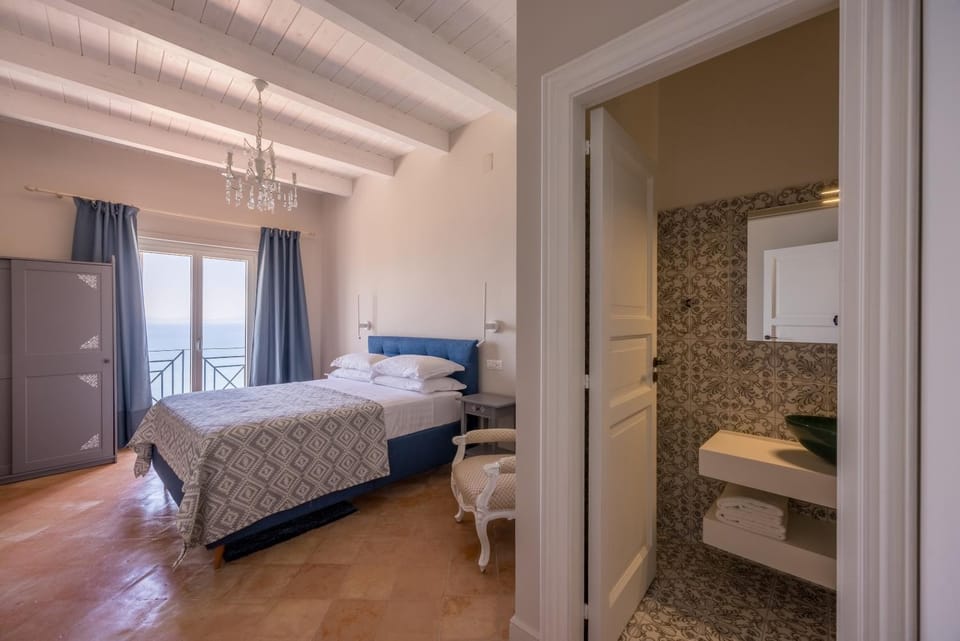Bed, Bathroom, Balcony/Terrace, Photo of the whole room, Bedroom, towels