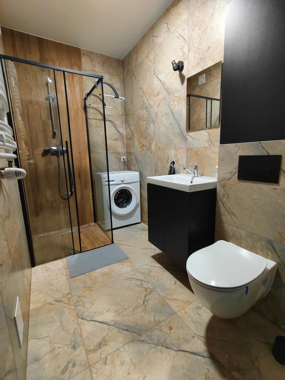 Shower, Toilet, Bathroom, towels