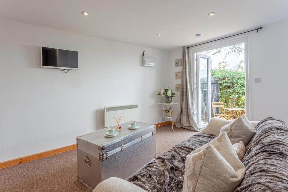 Stansted airport - studio annexe with parking House in Uttlesford