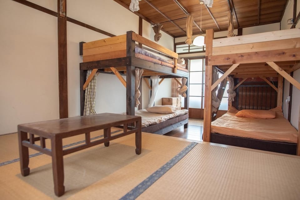 Bedroom, bunk bed