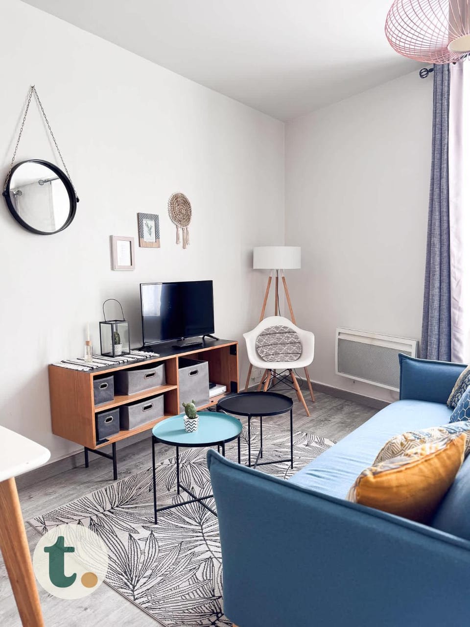 Communal lounge/ TV room, Bed, TV and multimedia, Living room, Seating area