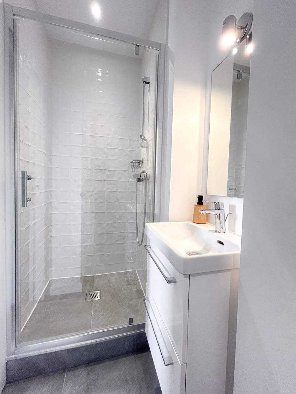 Shower, Bathroom, towels