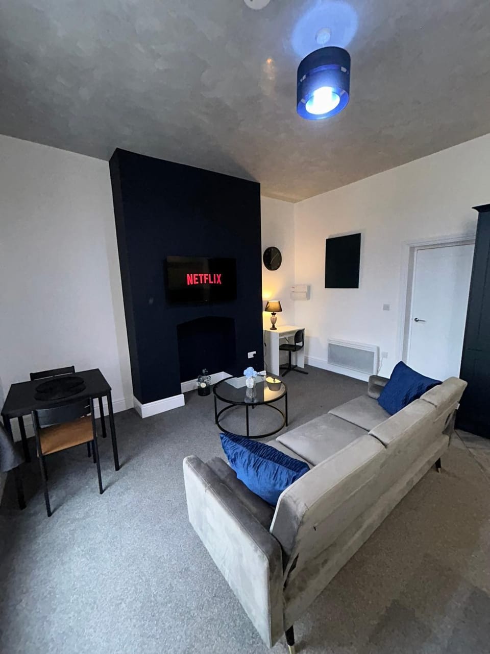 TV and multimedia, Living room, Seating area