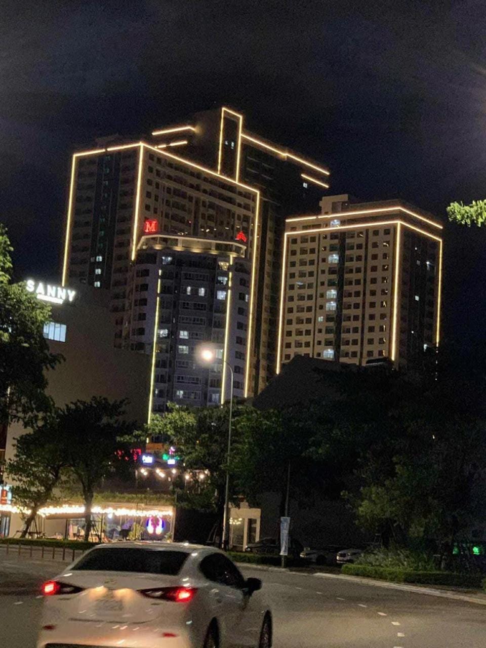 Property building, Night, City view, Location