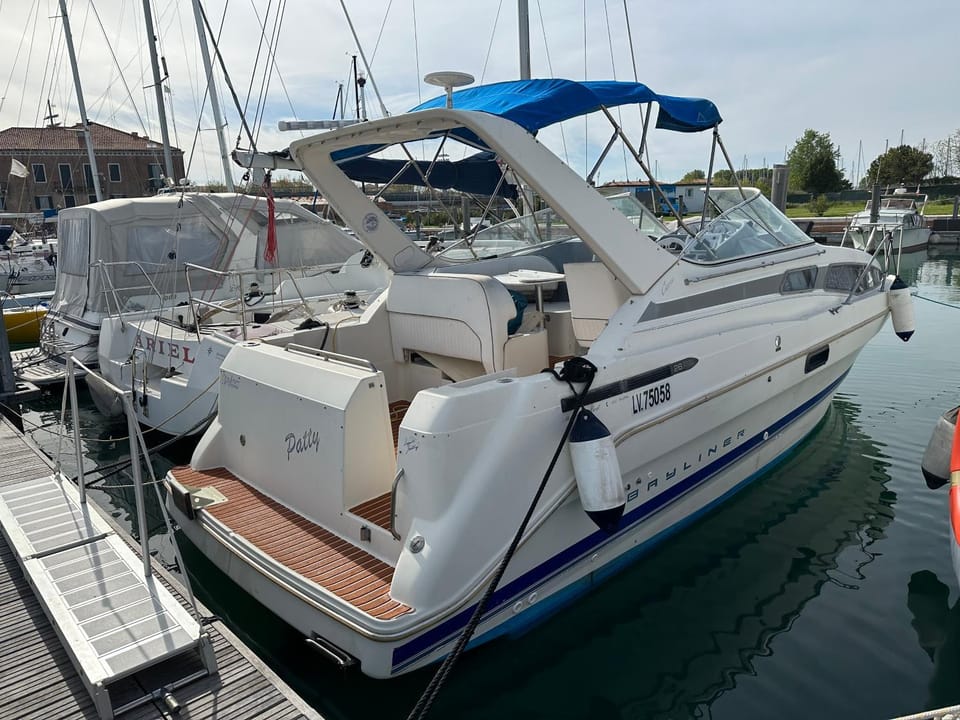 The boat experience Hotel galleggiante in barca Docked boat in Lido di Venezia
