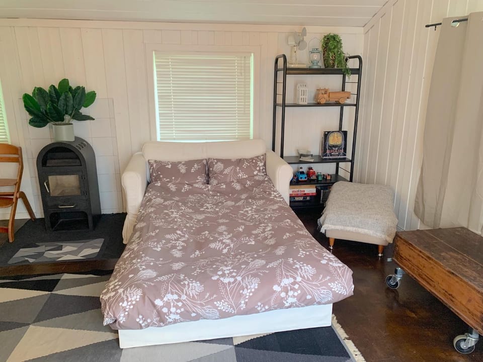 Bed, Living room, Bedroom