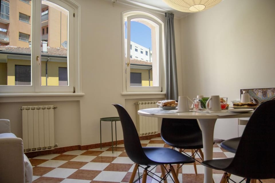 Nearby landmark, Food close-up, Food close-up, Day, Library, Library, Living room, Photo of the whole room, Decorative detail, Decorative detail, Seating area, Dining area, Landmark view, Landmark view, Lunch, Lunch, Time of day, furniture, furniture, heating, heating, internet, internet, stove, stove, washing machine, washing machine, air conditioner, air conditioner