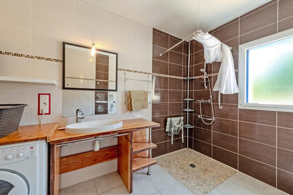 Bathroom, Living room