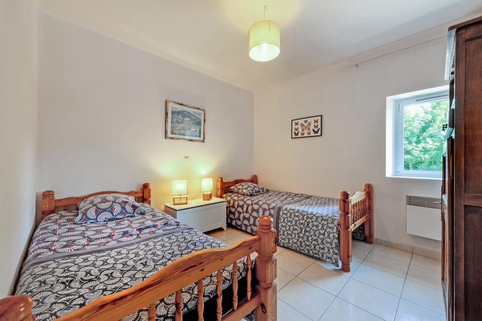 Property building, Living room, Bedroom