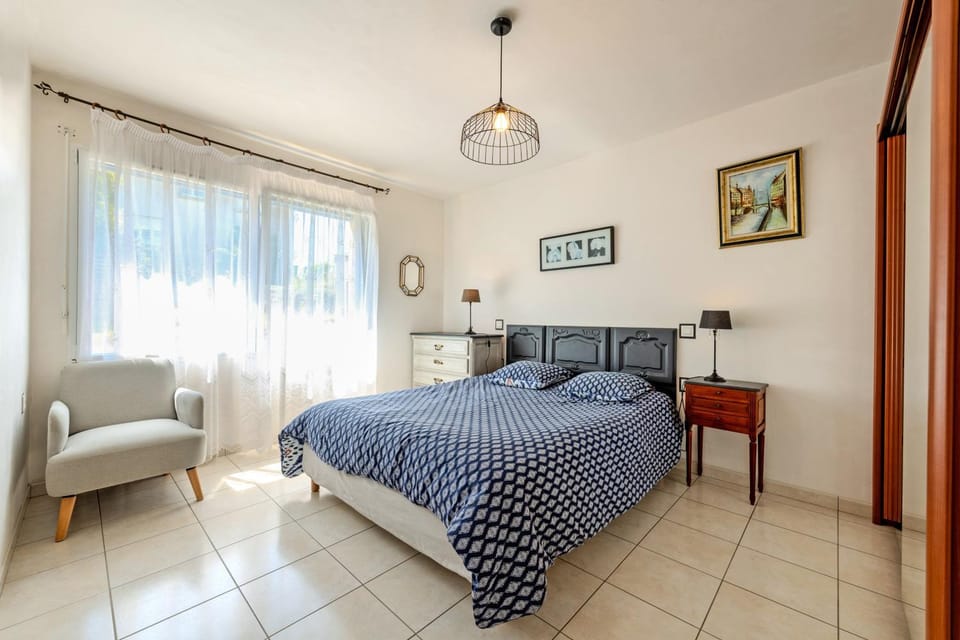 Living room, Bedroom