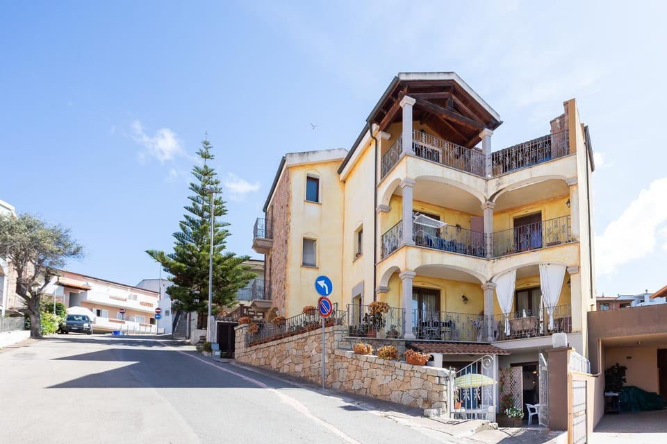 Property building, Street view