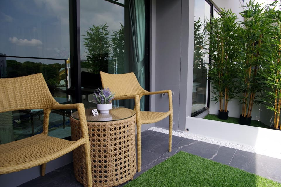 Patio, Balcony/Terrace, Seating area