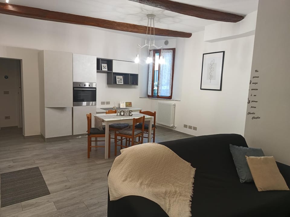 Living room, Seating area, oven