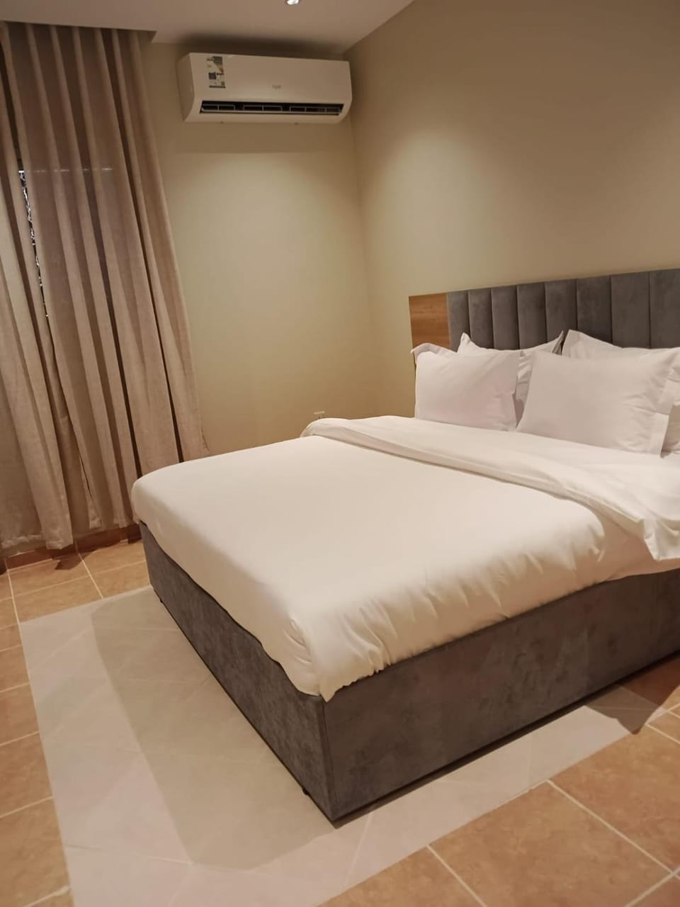 Bed, Photo of the whole room, Bedroom, air conditioner