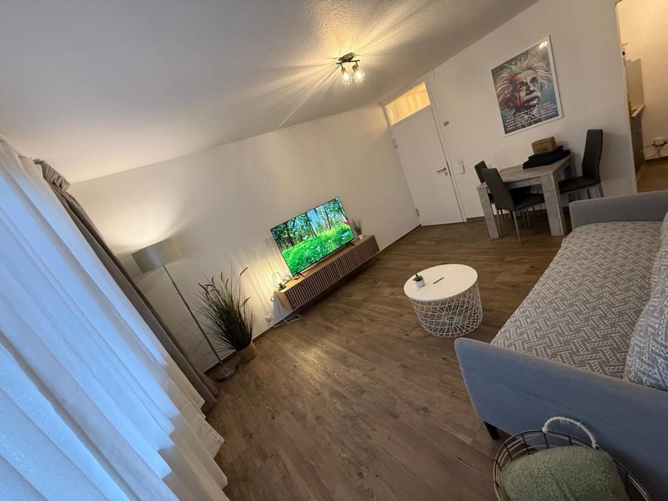 TV and multimedia, Living room, Seating area, Evening entertainment