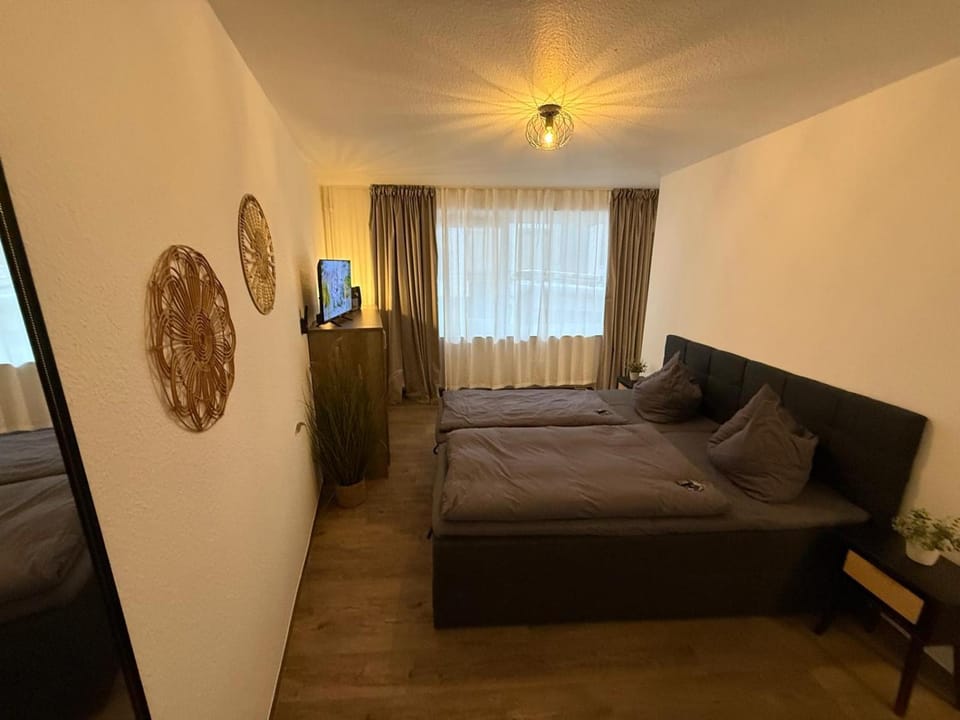 Bed, TV and multimedia, Photo of the whole room, Evening entertainment, Bedroom