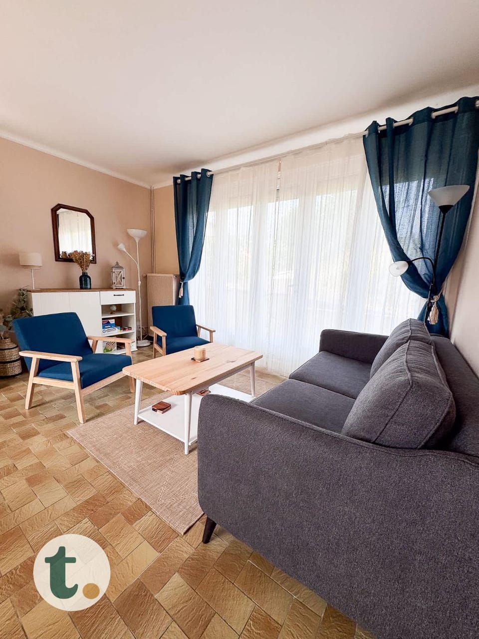 Living room, Seating area