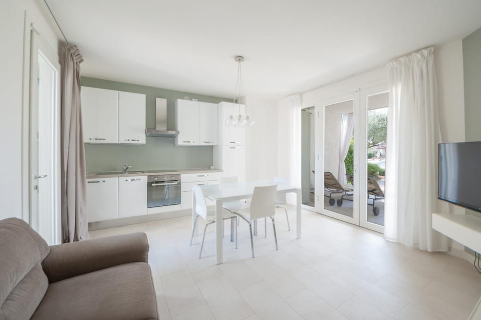 Living room, Dining area, kitchen