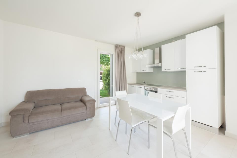 Living room, Dining area, kitchen