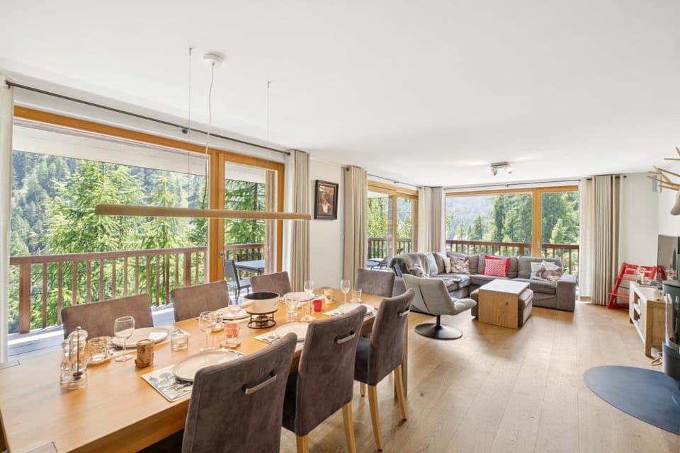 View (from property/room), Living room, Dining area