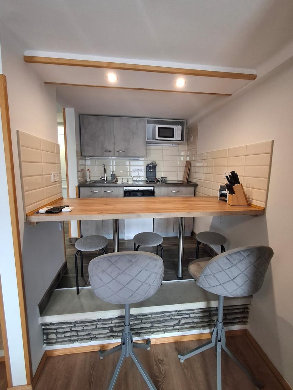 Kitchen or kitchenette, Dining area